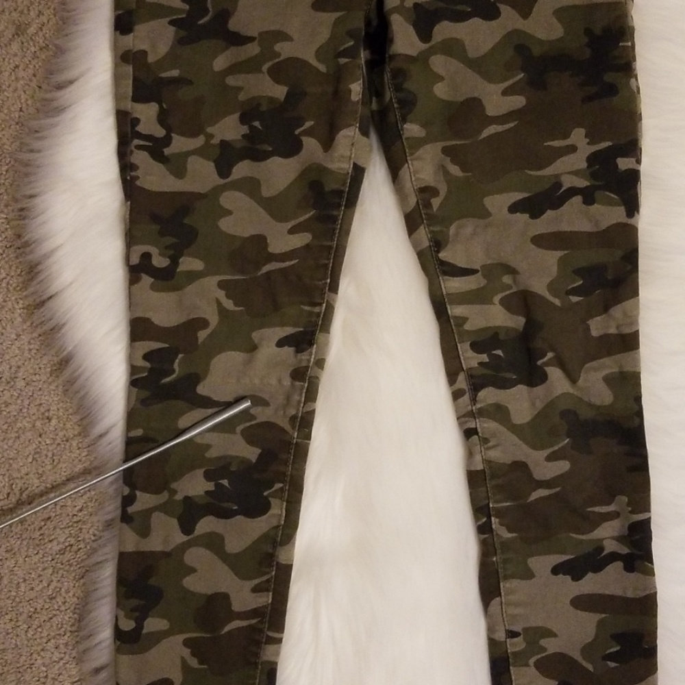 ***Camo Skinny Leg Jeans, Size 7 - Picture 4 of 5